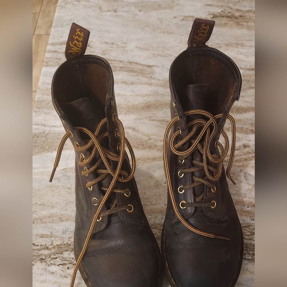 Vintage Dr Martens 1460 Boots 8-Eye Brown Made in England Men Size US 5M 8W